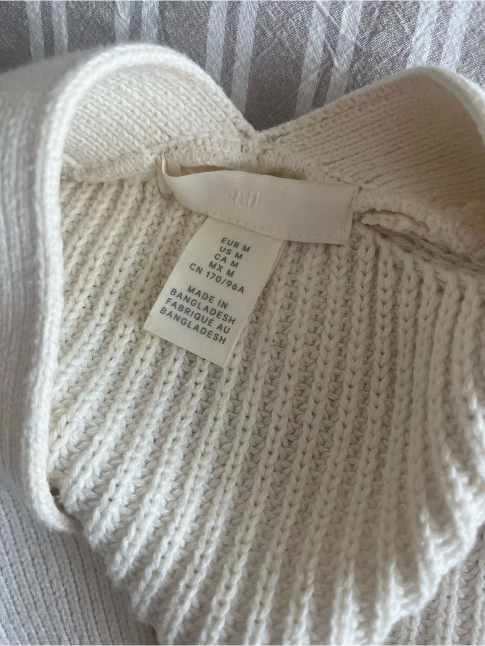 H&M Cream Rib-Knit V-Neck Button Cardigan - Picture 3 of 4